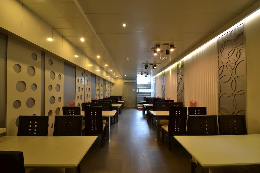 Hotel Central Residency Varanasi Esterno foto