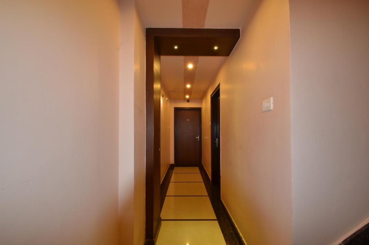 Hotel Central Residency Varanasi Esterno foto